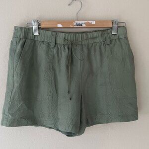 NWOT Trina Turk Silk Lined Athletic Green Shorts 2 Side Pockets Size S